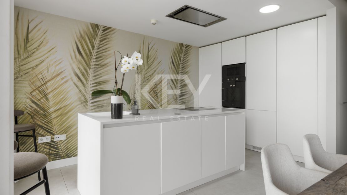 Квартира на первой линии моря с панорамным видом на море и эксклюзивными удобствами в Эстепоне