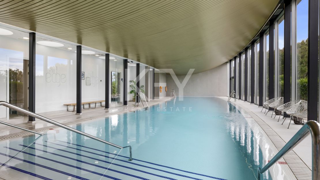 Квартира на первой линии моря с панорамным видом на море и эксклюзивными удобствами в Эстепоне