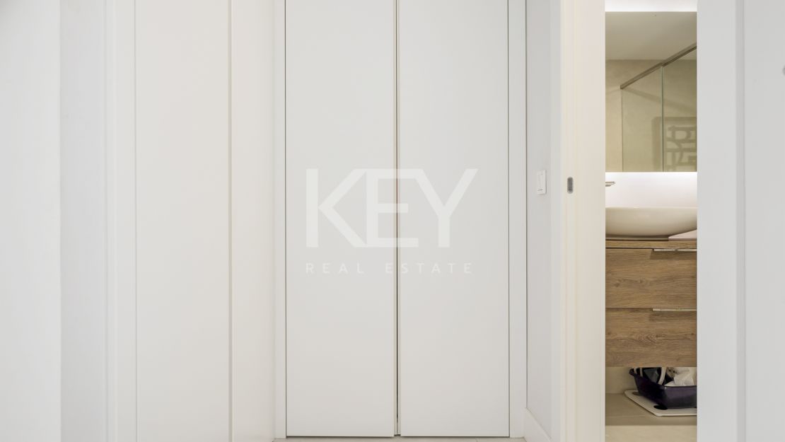 Квартира на первой линии моря с панорамным видом на море и эксклюзивными удобствами в Эстепоне