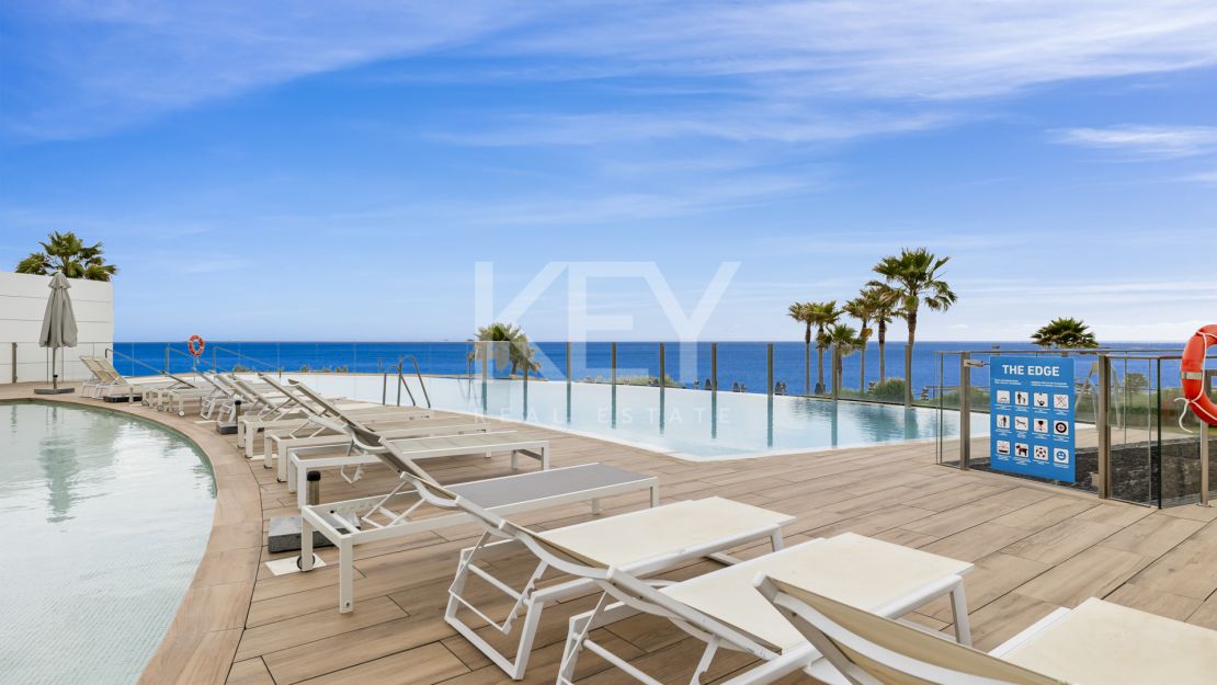 Квартира на первой линии моря с панорамным видом на море и эксклюзивными удобствами в Эстепоне