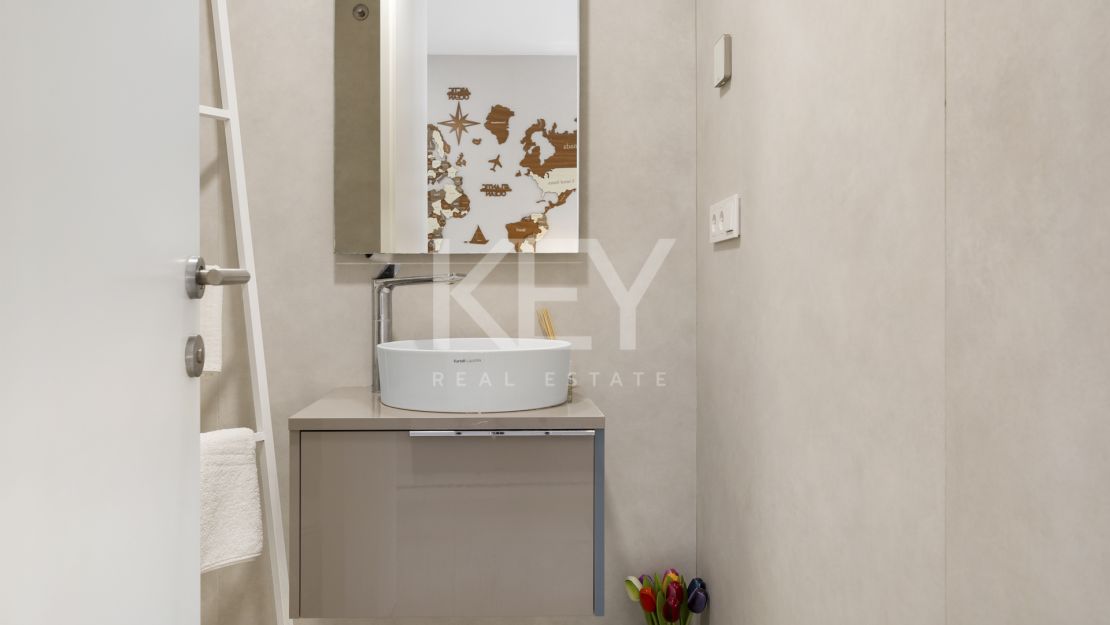 Квартира на первой линии моря с панорамным видом на море и эксклюзивными удобствами в Эстепоне