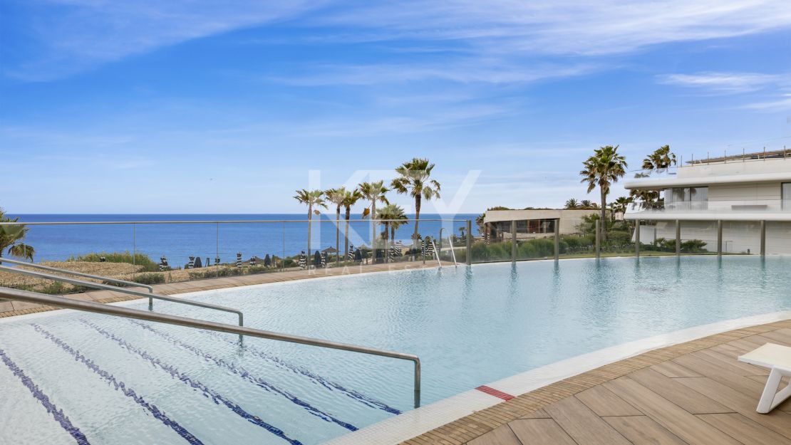 Квартира на первой линии моря с панорамным видом на море и эксклюзивными удобствами в Эстепоне