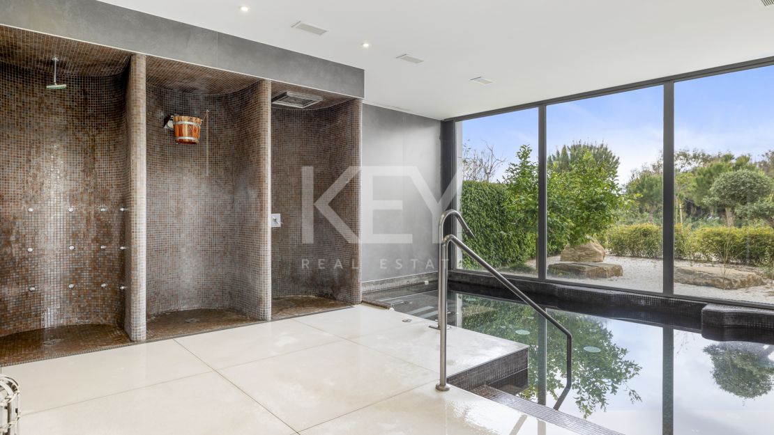 Квартира на первой линии моря с панорамным видом на море и эксклюзивными удобствами в Эстепоне