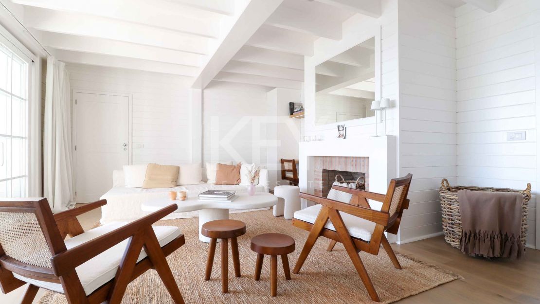 Villa de una sola planta con vistas al mar y potencial de ampliación en La Alquería, Benahavís