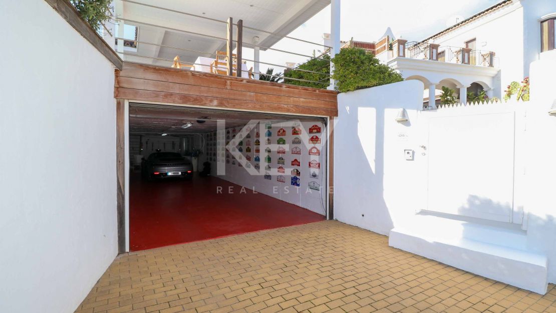 Villa de una sola planta con vistas al mar y potencial de ampliación en La Alquería, Benahavís