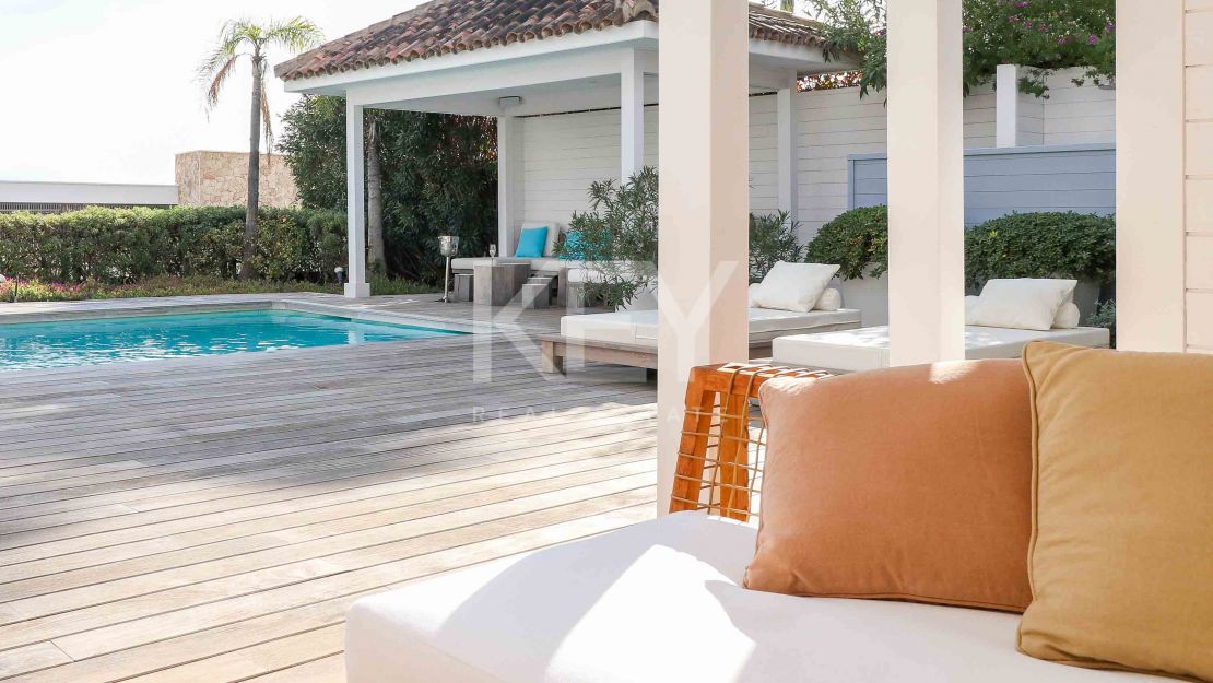 Villa de una sola planta con vistas al mar y potencial de ampliación en La Alquería, Benahavís