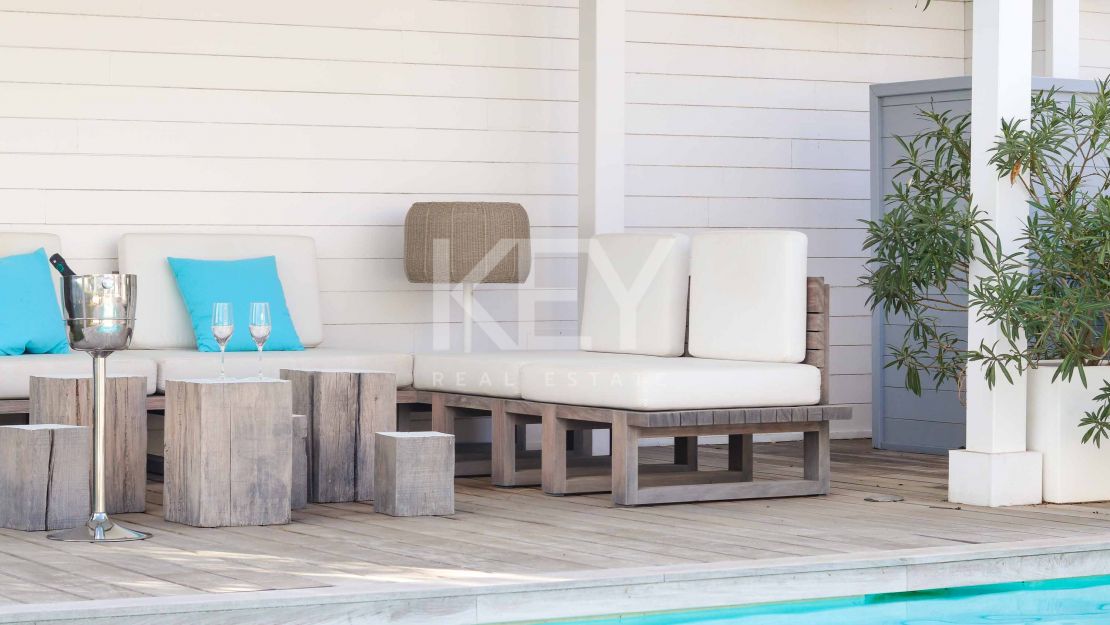 Villa de una sola planta con vistas al mar y potencial de ampliación en La Alquería, Benahavís