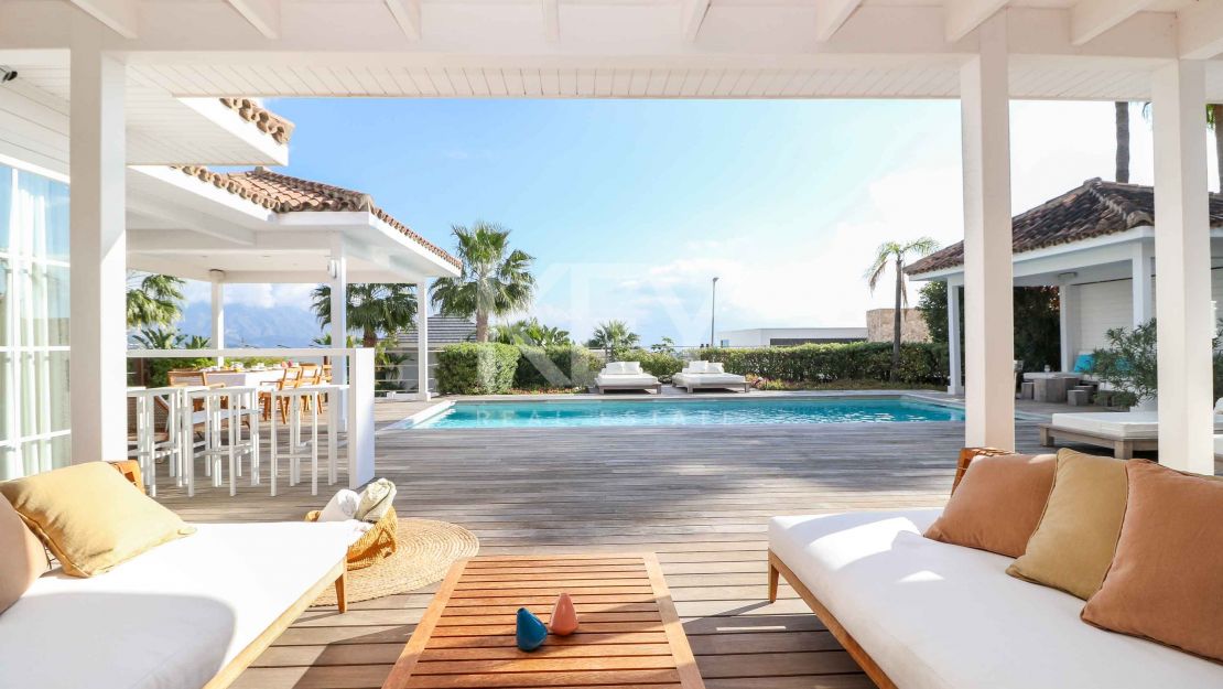 Villa de una sola planta con vistas al mar y potencial de ampliación en La Alquería, Benahavís