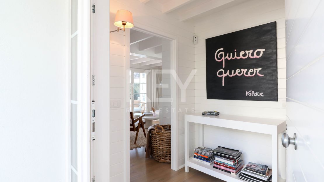 Villa de una sola planta con vistas al mar y potencial de ampliación en La Alquería, Benahavís