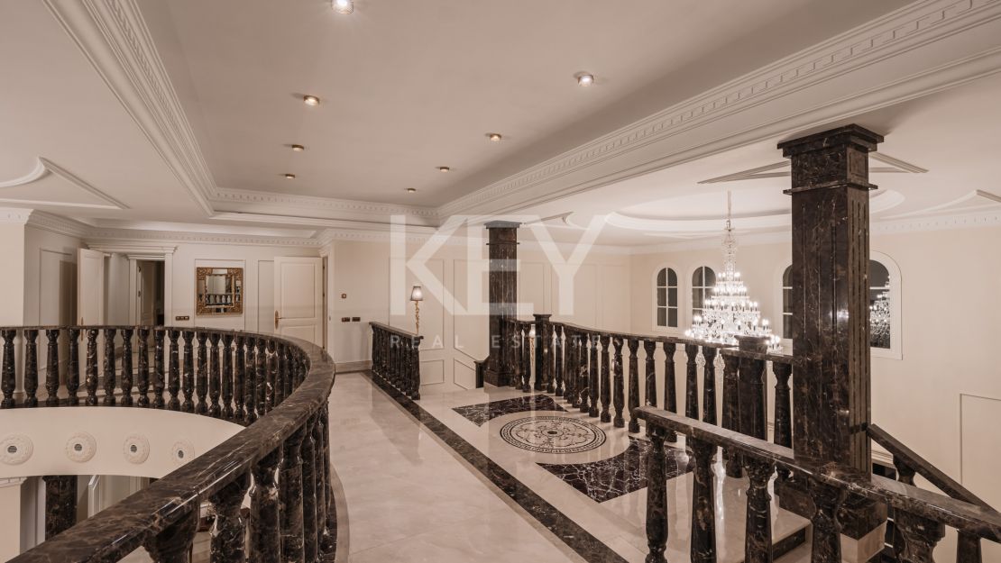 Великолепная неоклассическая вилла с видом на море и роскошными садами в Сьерра-Бланка, Золотая Миля Марбельи