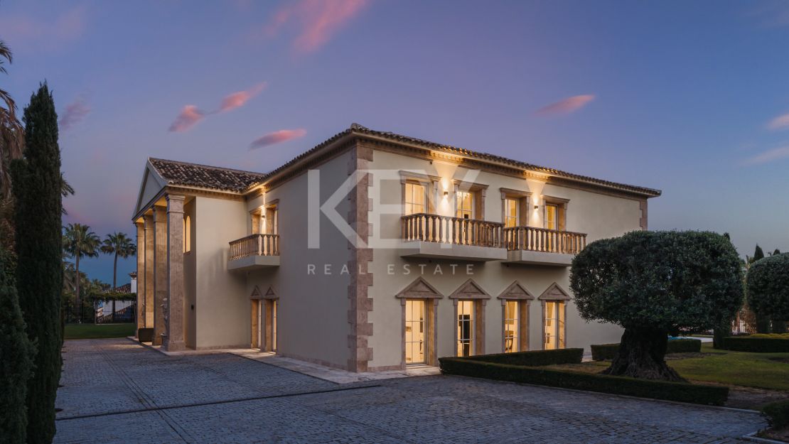 Великолепная неоклассическая вилла с видом на море и роскошными садами в Сьерра-Бланка, Золотая Миля Марбельи