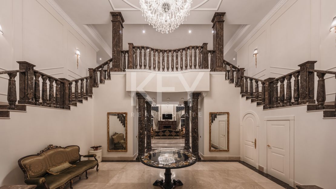 Великолепная неоклассическая вилла с видом на море и роскошными садами в Сьерра-Бланка, Золотая Миля Марбельи