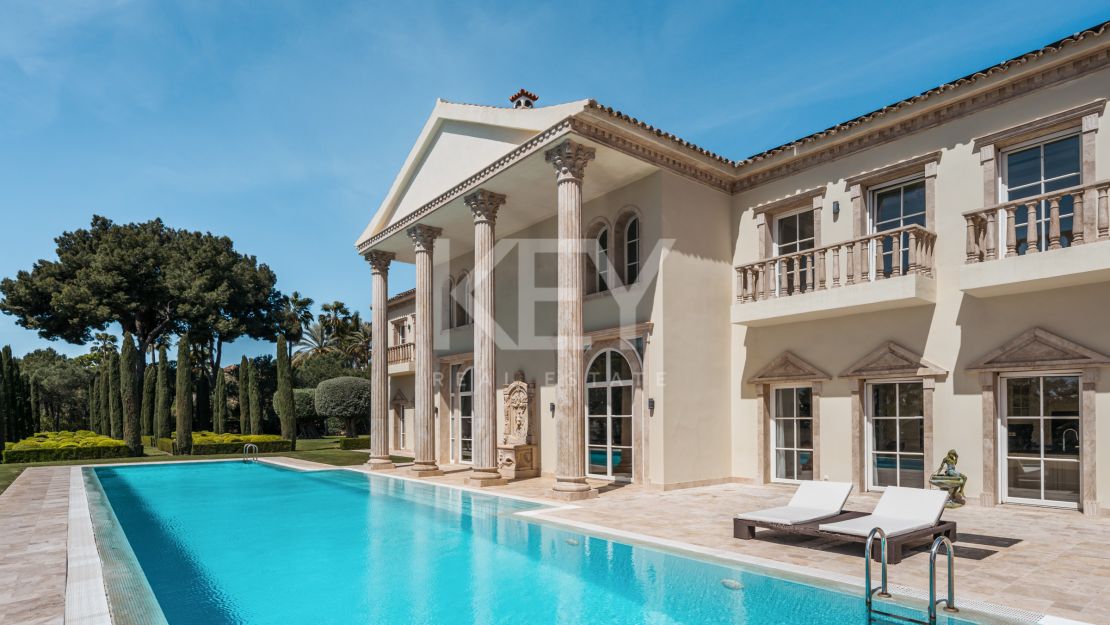 Великолепная неоклассическая вилла с видом на море и роскошными садами в Сьерра-Бланка, Золотая Миля Марбельи