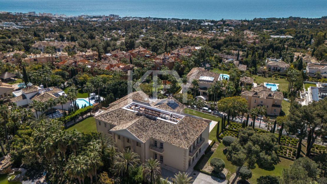 Великолепная неоклассическая вилла с видом на море и роскошными садами в Сьерра-Бланка, Золотая Миля Марбельи