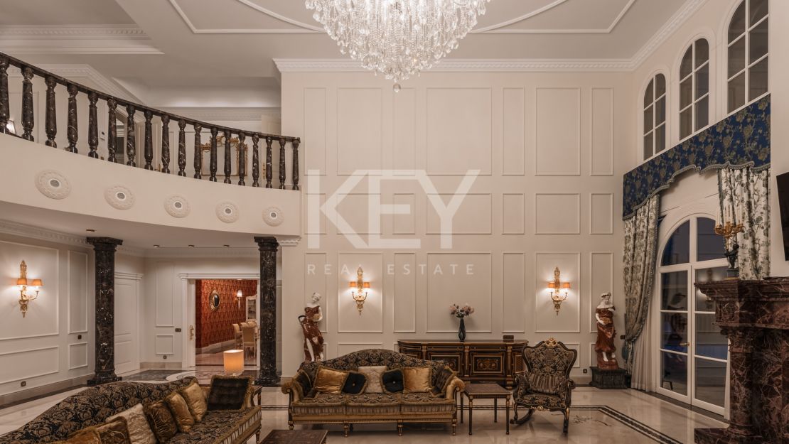 Великолепная неоклассическая вилла с видом на море и роскошными садами в Сьерра-Бланка, Золотая Миля Марбельи