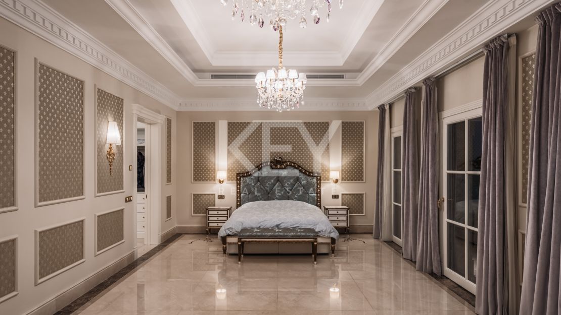 Великолепная неоклассическая вилла с видом на море и роскошными садами в Сьерра-Бланка, Золотая Миля Марбельи