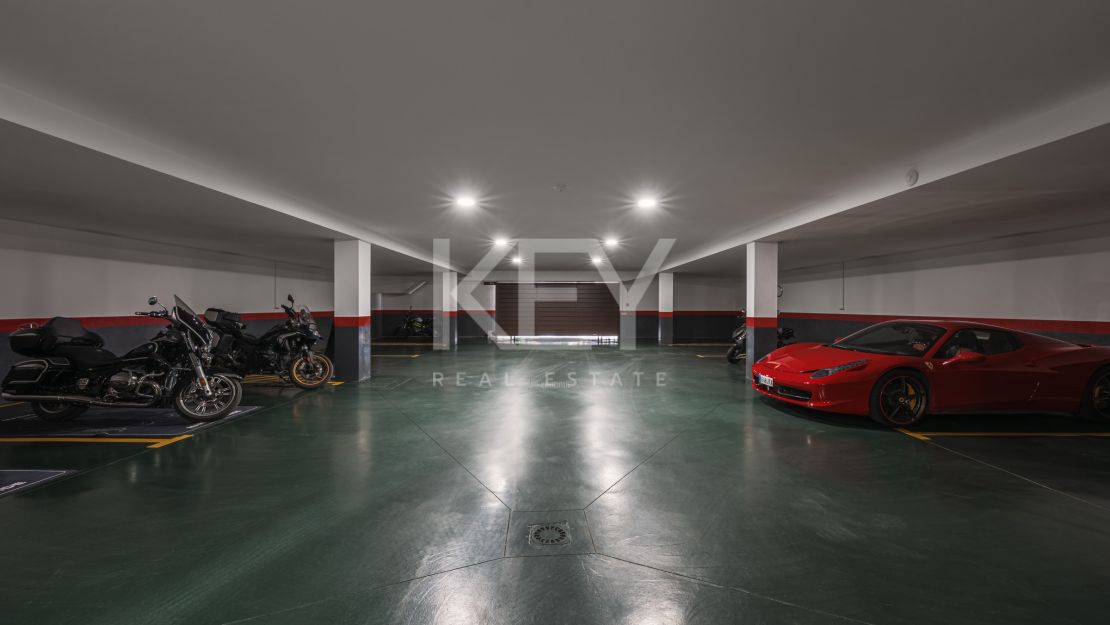 Великолепная неоклассическая вилла с видом на море и роскошными садами в Сьерра-Бланка, Золотая Миля Марбельи