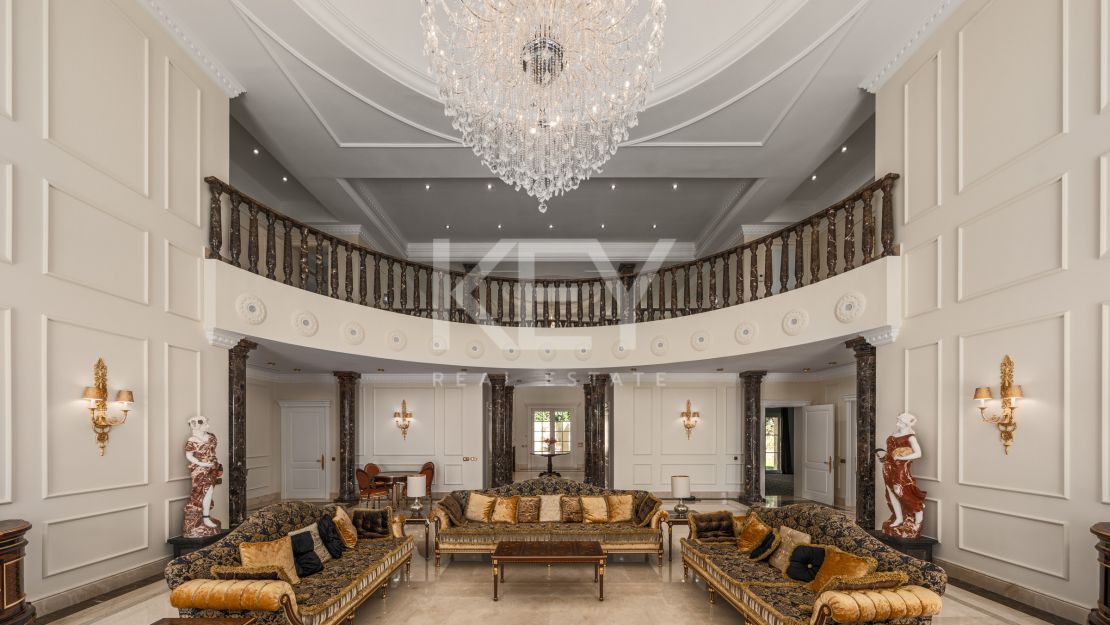 Великолепная неоклассическая вилла с видом на море и роскошными садами в Сьерра-Бланка, Золотая Миля Марбельи