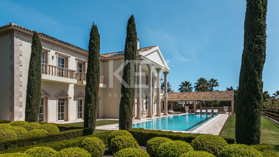 Великолепная неоклассическая вилла с видом на море и роскошными садами в Сьерра-Бланка, Золотая Миля Марбельи