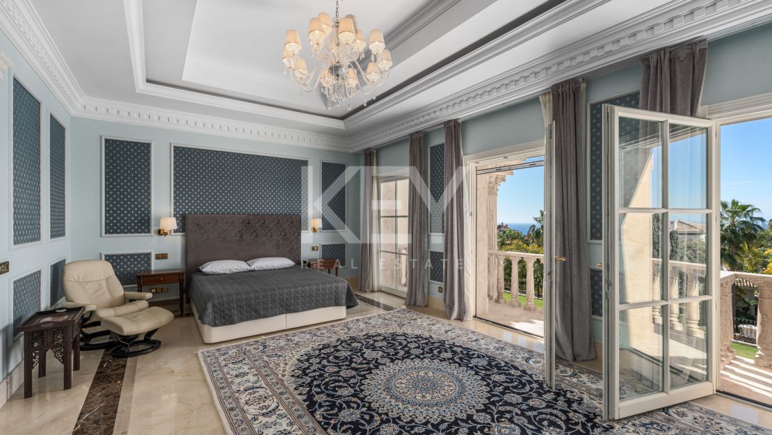 Великолепная неоклассическая вилла с видом на море и роскошными садами в Сьерра-Бланка, Золотая Миля Марбельи