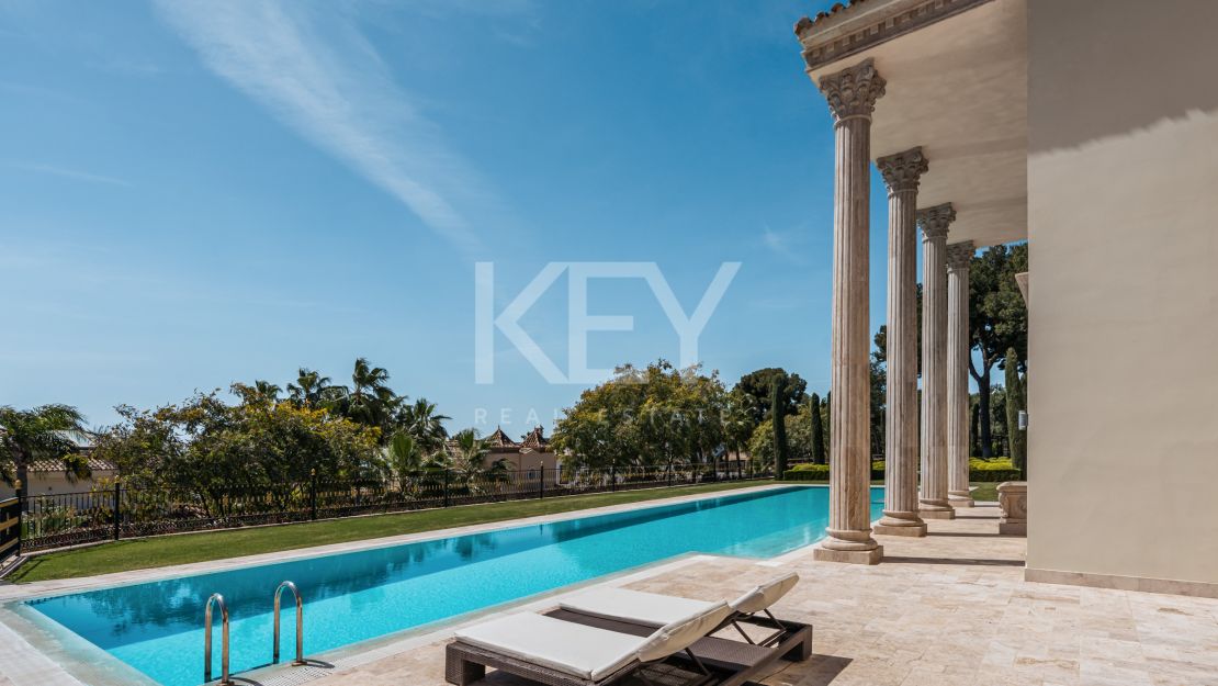 Великолепная неоклассическая вилла с видом на море и роскошными садами в Сьерра-Бланка, Золотая Миля Марбельи