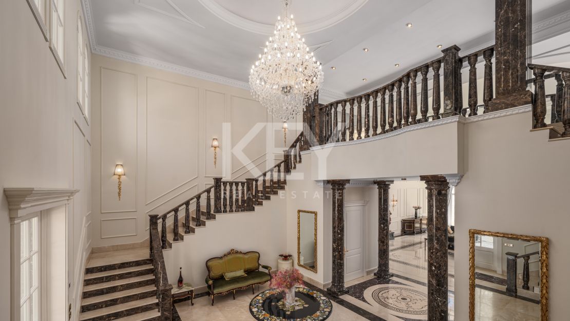 Великолепная неоклассическая вилла с видом на море и роскошными садами в Сьерра-Бланка, Золотая Миля Марбельи