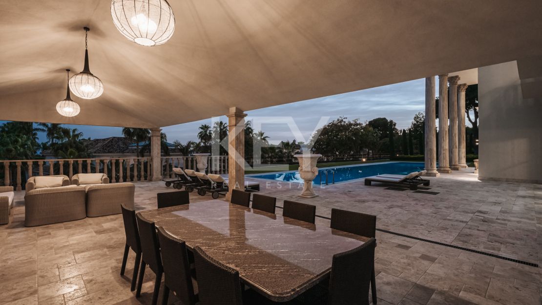 Великолепная неоклассическая вилла с видом на море и роскошными садами в Сьерра-Бланка, Золотая Миля Марбельи