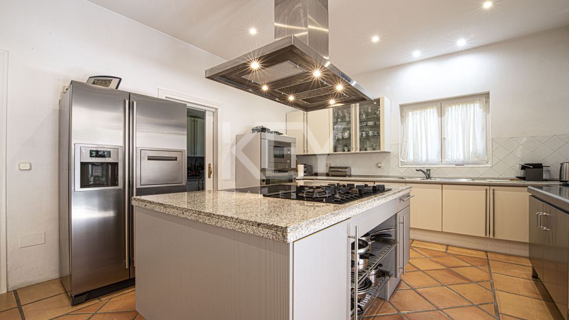 Элегантная андалузская вилла, окружённая пышными садами в Гуадальмина Баха, Сан-Педро-де-Алькантара