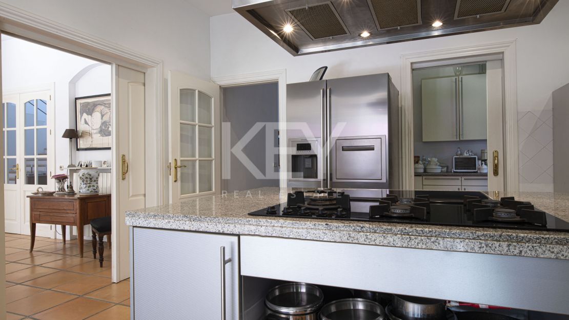 Элегантная андалузская вилла, окружённая пышными садами в Гуадальмина Баха, Сан-Педро-де-Алькантара