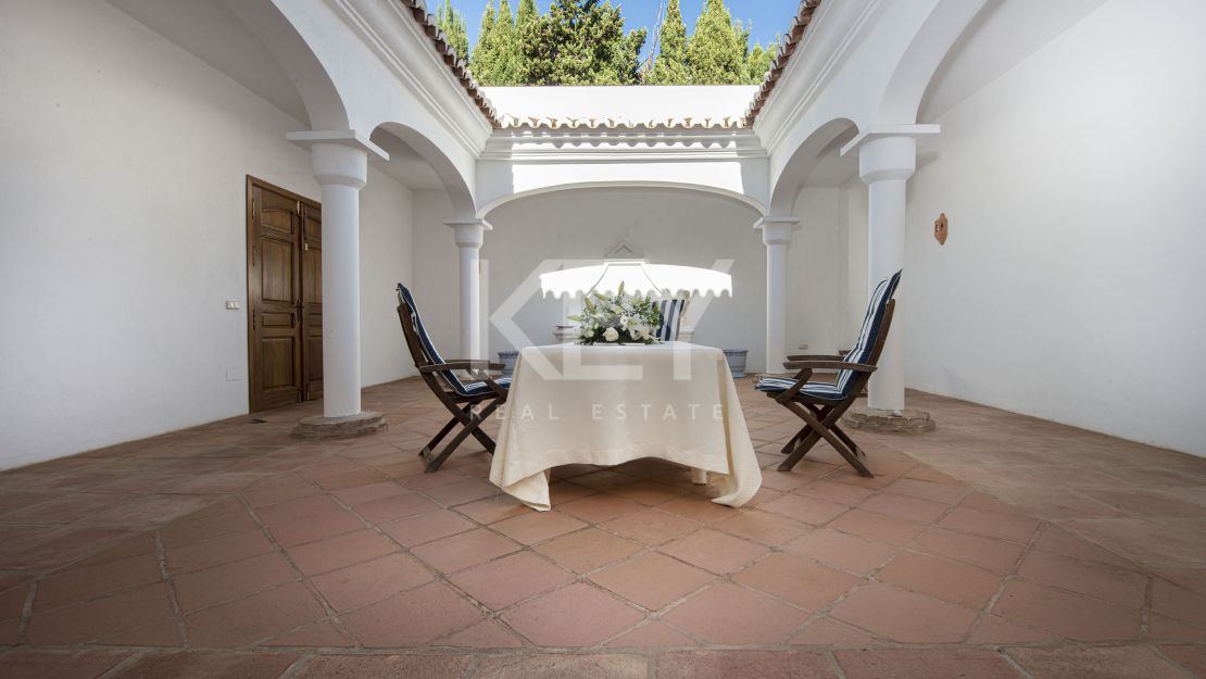 Элегантная андалузская вилла, окружённая пышными садами в Гуадальмина Баха, Сан-Педро-де-Алькантара