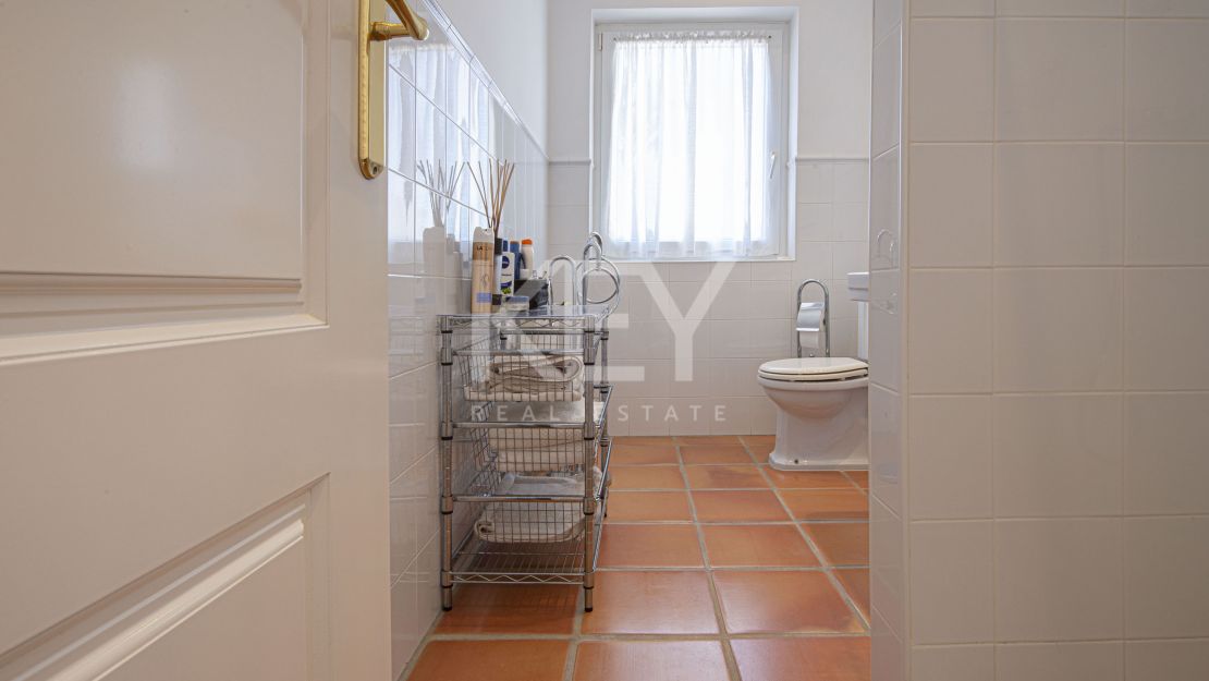 Элегантная андалузская вилла, окружённая пышными садами в Гуадальмина Баха, Сан-Педро-де-Алькантара