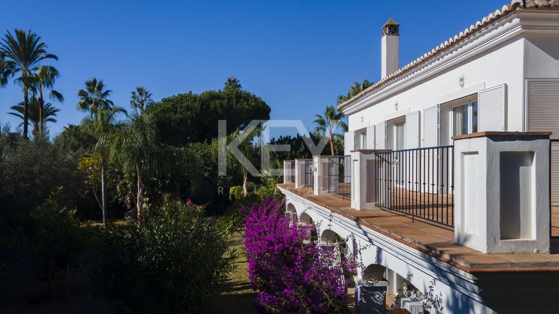 Элегантная андалузская вилла, окружённая пышными садами в Гуадальмина Баха, Сан-Педро-де-Алькантара