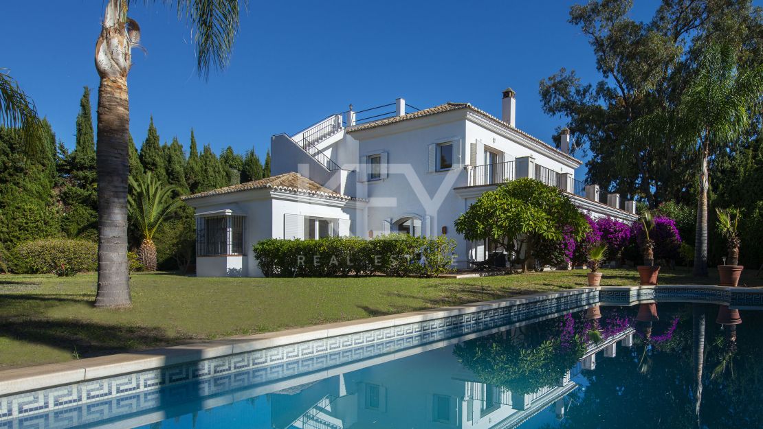 Elegant Andalusian Villa surrounded by lush gardens in Guadalmina Baja, San Pedro de Alcantara