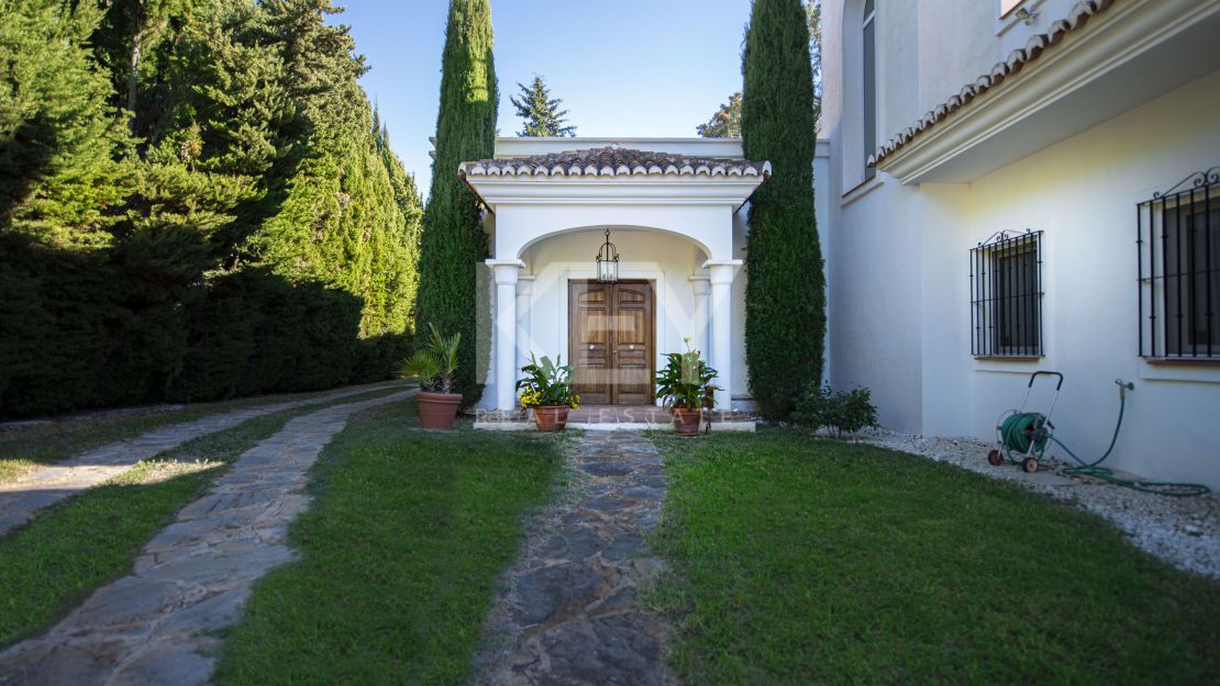 Элегантная андалузская вилла, окружённая пышными садами в Гуадальмина Баха, Сан-Педро-де-Алькантара