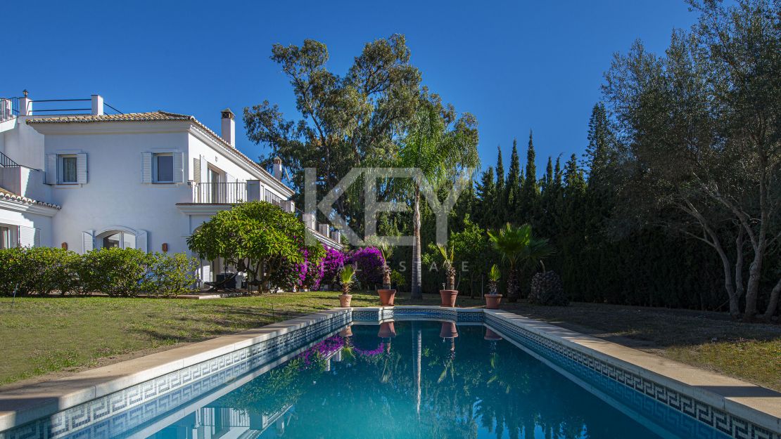 Элегантная андалузская вилла, окружённая пышными садами в Гуадальмина Баха, Сан-Педро-де-Алькантара