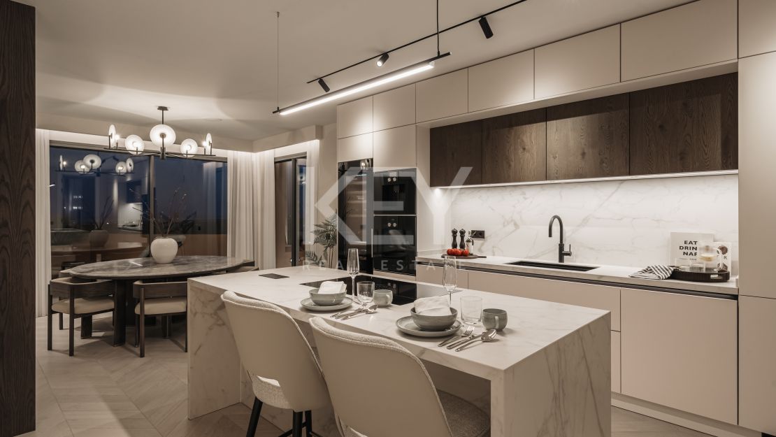 Элегантные апартаменты с четырьмя спальнями и панорамным видом на море в Ла Серкилья, Нуэва Андалусия