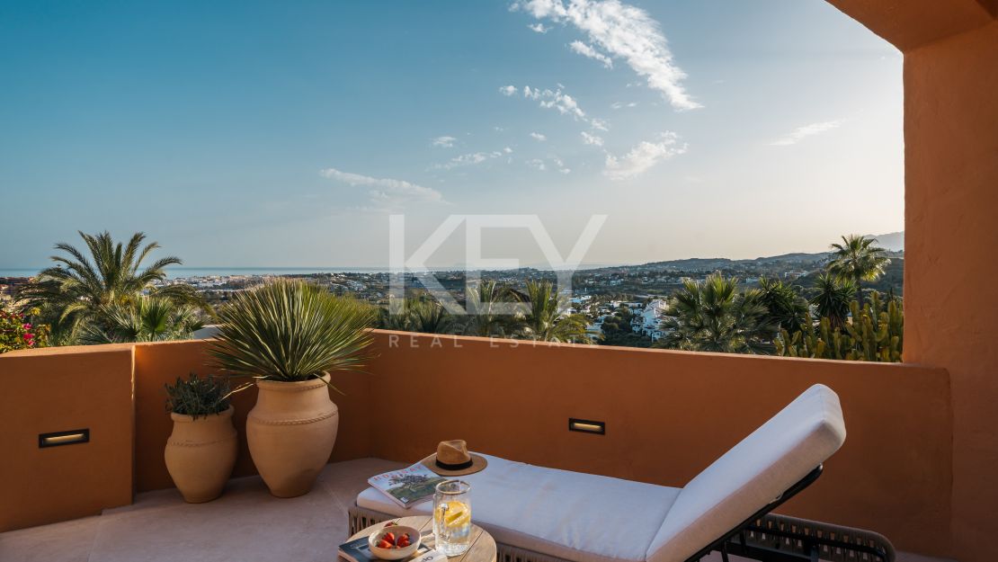 Элегантные апартаменты с четырьмя спальнями и панорамным видом на море в Ла Серкилья, Нуэва Андалусия