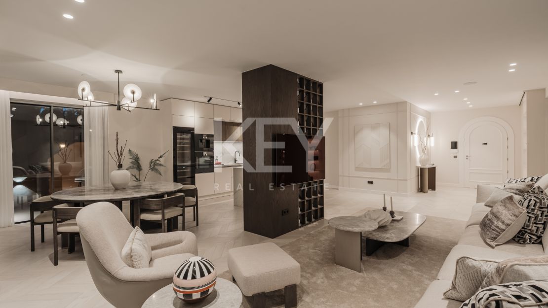 Элегантные апартаменты с четырьмя спальнями и панорамным видом на море в Ла Серкилья, Нуэва Андалусия