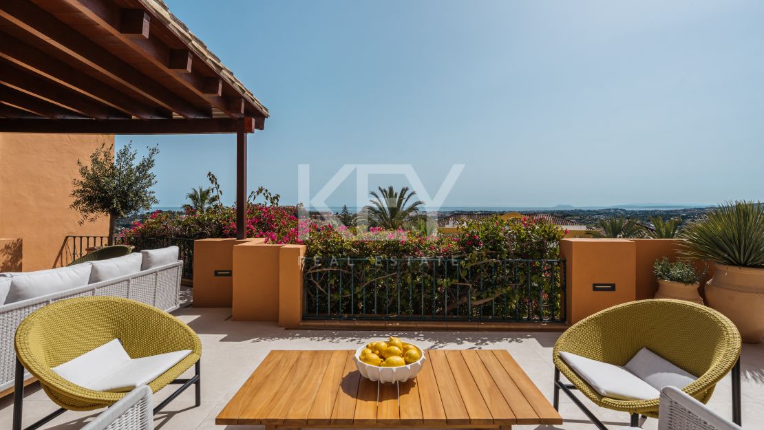 Элегантные апартаменты с четырьмя спальнями и панорамным видом на море в Ла Серкилья, Нуэва Андалусия
