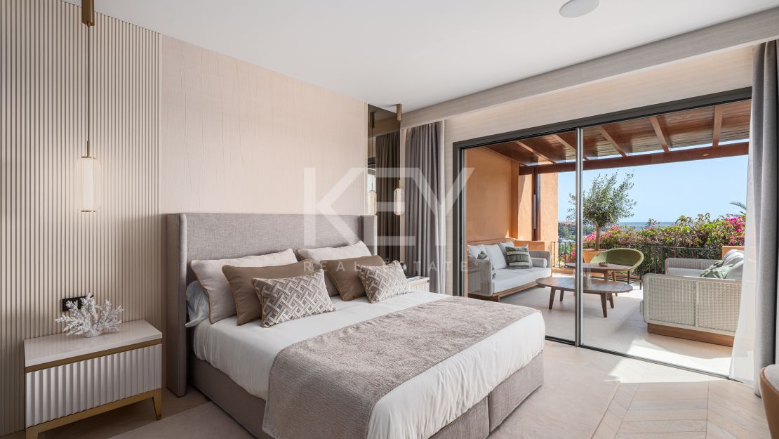 Элегантные апартаменты с четырьмя спальнями и панорамным видом на море в Ла Серкилья, Нуэва Андалусия