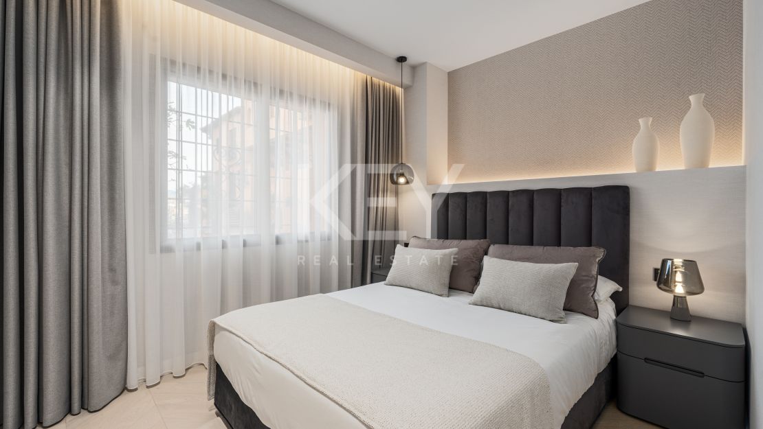 Элегантные апартаменты с четырьмя спальнями и панорамным видом на море в Ла Серкилья, Нуэва Андалусия