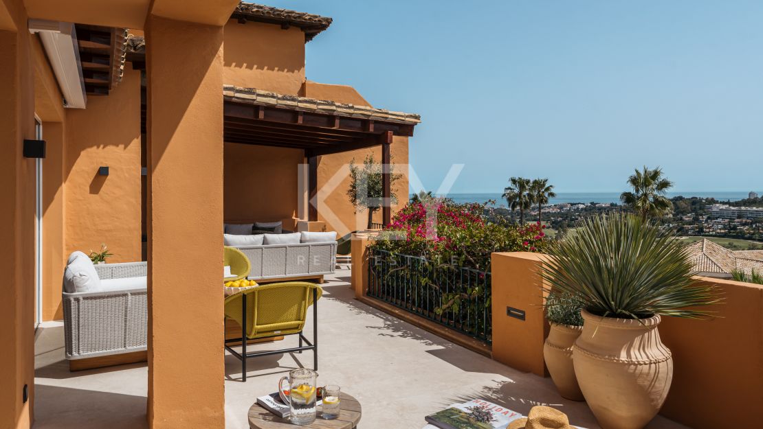 Элегантные апартаменты с четырьмя спальнями и панорамным видом на море в Ла Серкилья, Нуэва Андалусия