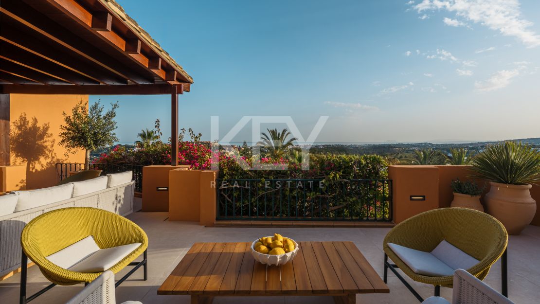 Элегантные апартаменты с четырьмя спальнями и панорамным видом на море в Ла Серкилья, Нуэва Андалусия