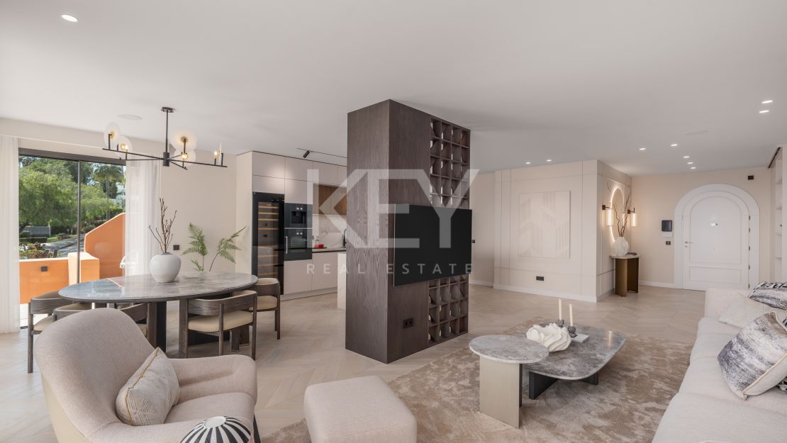 Элегантные апартаменты с четырьмя спальнями и панорамным видом на море в Ла Серкилья, Нуэва Андалусия