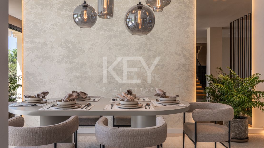 Fully renovated townhouse with sea views and rooftop lounge in La Quinta, Benahavís