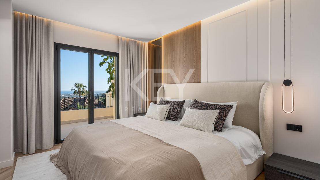 Fully renovated townhouse with sea views and rooftop lounge in La Quinta, Benahavís