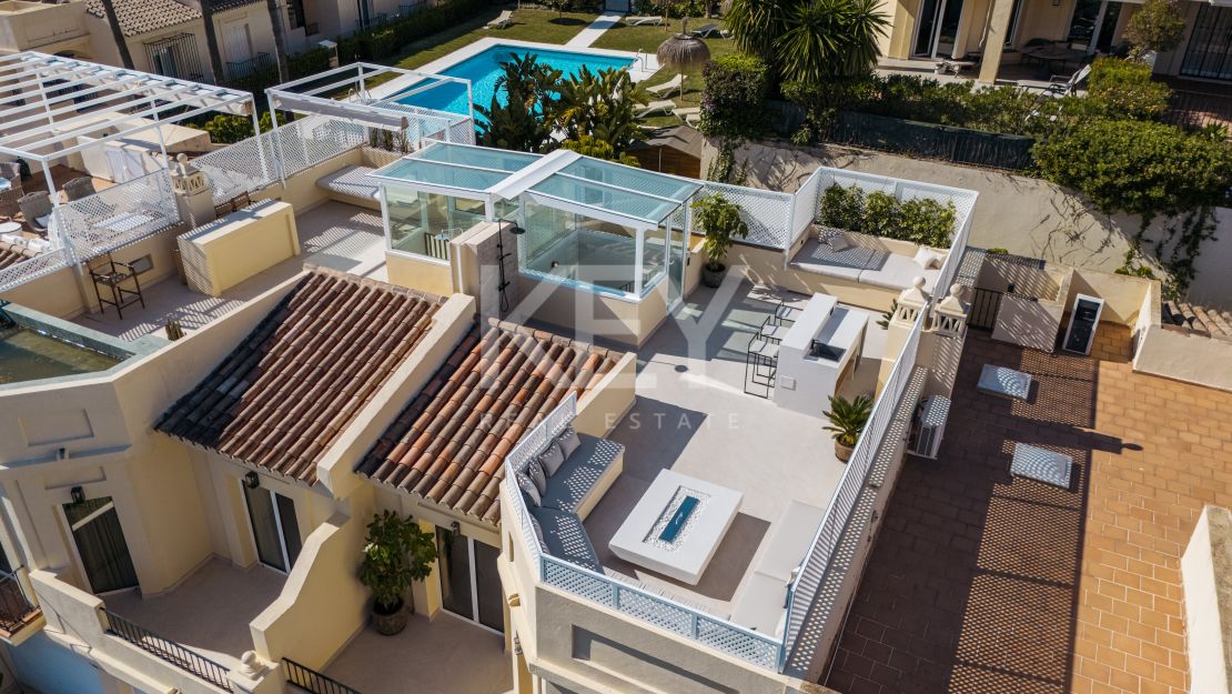 Fully renovated townhouse with sea views and rooftop lounge in La Quinta, Benahavís