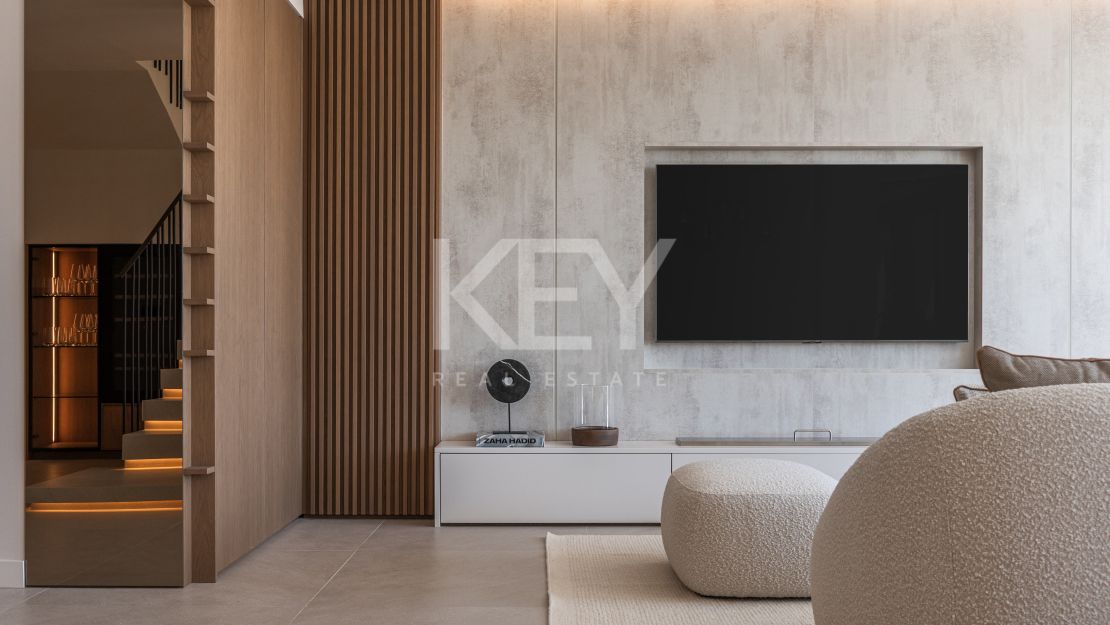 Fully renovated townhouse with sea views and rooftop lounge in La Quinta, Benahavís