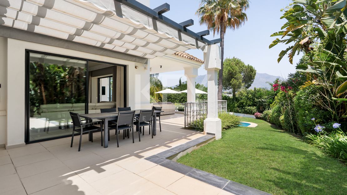 Andalusian-style villa with panoramic golf and mountain views in Las Brisas, Nueva Andalucía