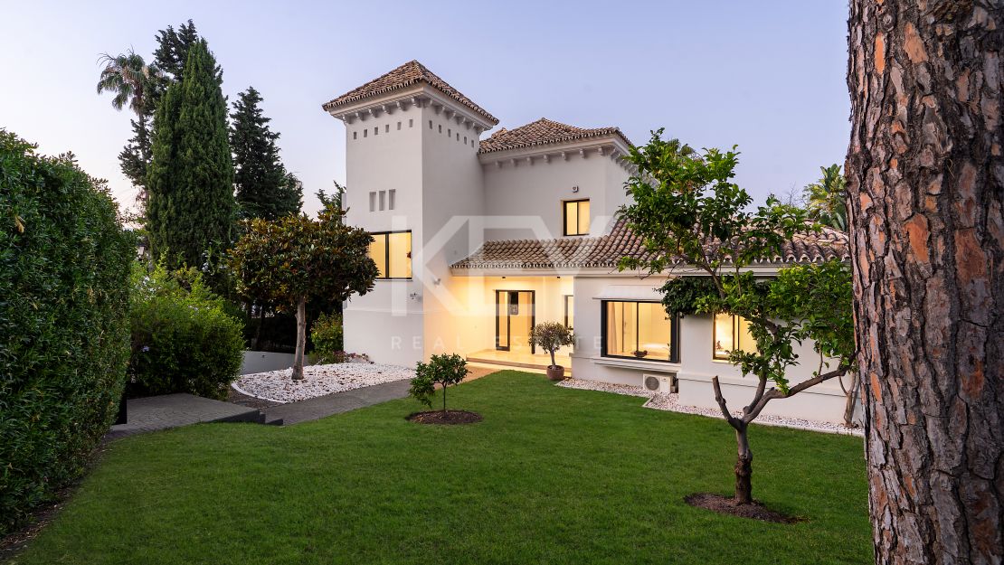 Andalusian-style villa with panoramic golf and mountain views in Las Brisas, Nueva Andalucía